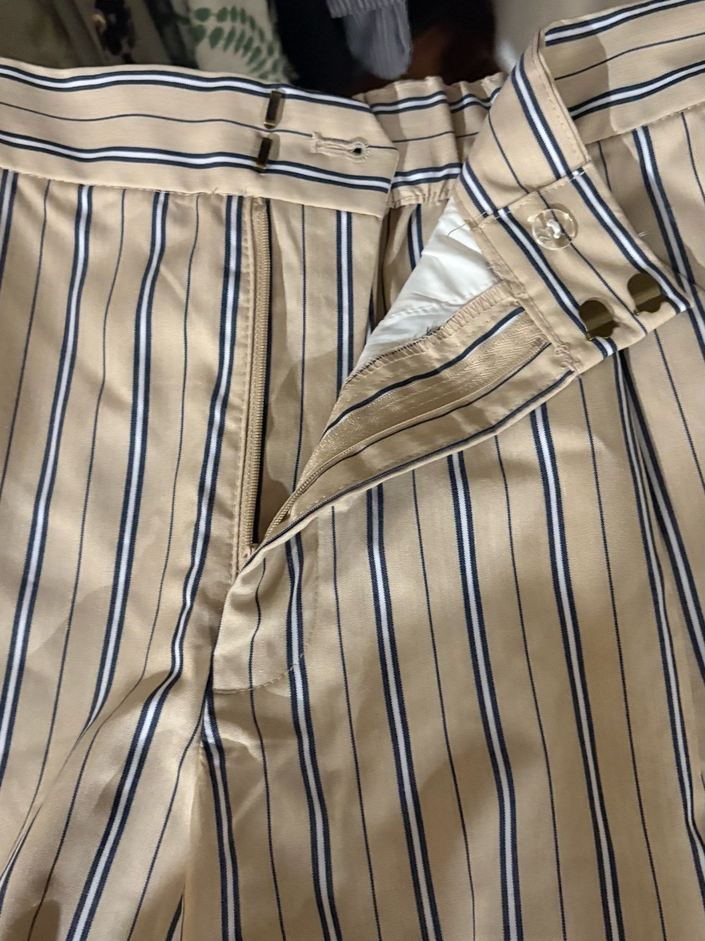 Shorts - Picture 4 of 5